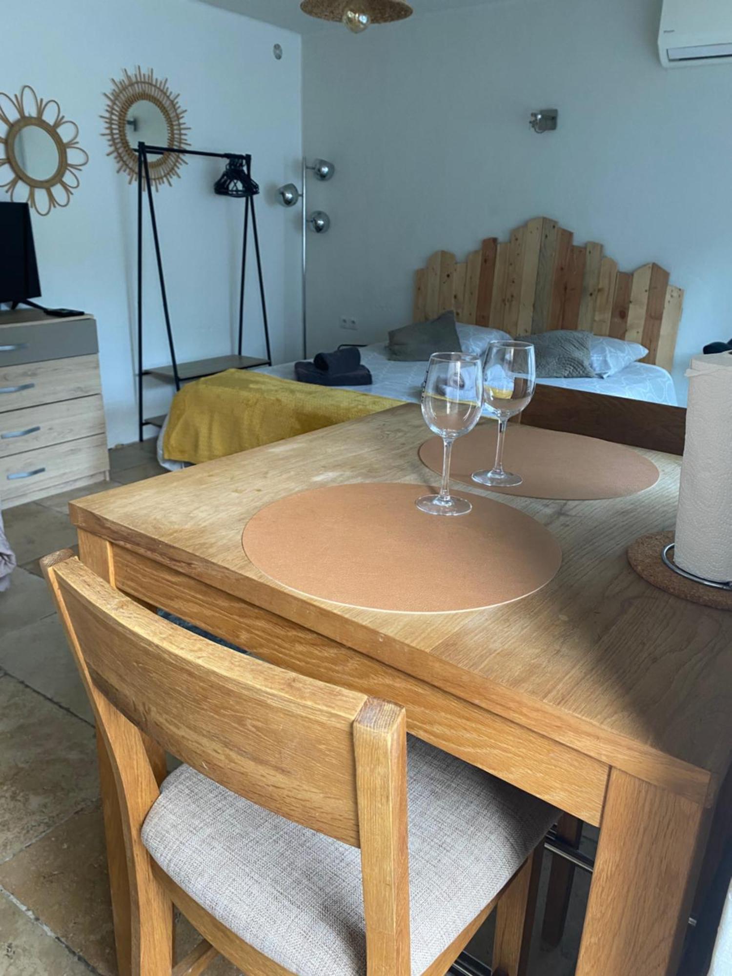 Studio La Source Claire L'Isle-sur-la-Sorgue Luaran gambar